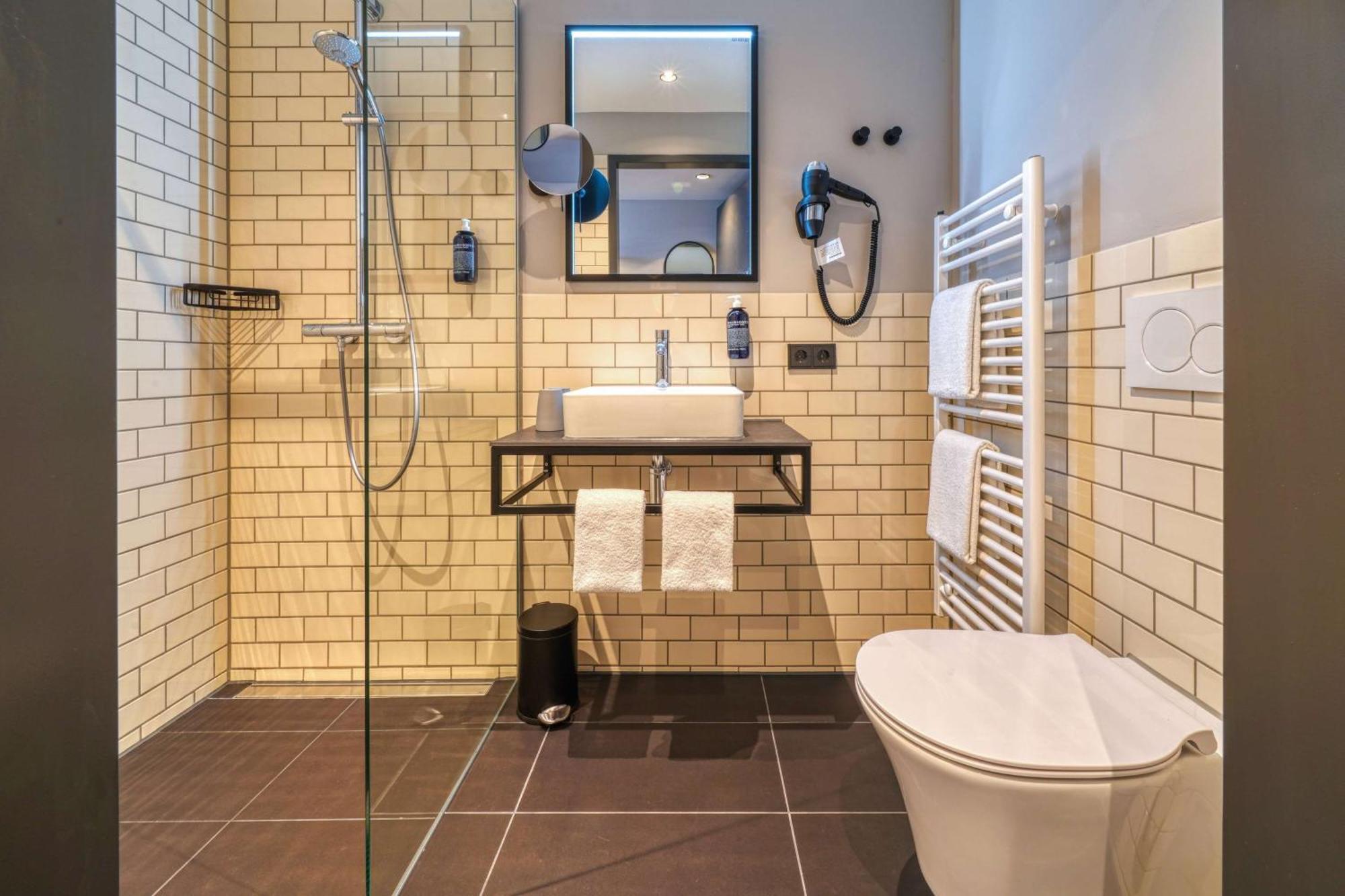 NYCE Hotel Ulm Buitenkant foto