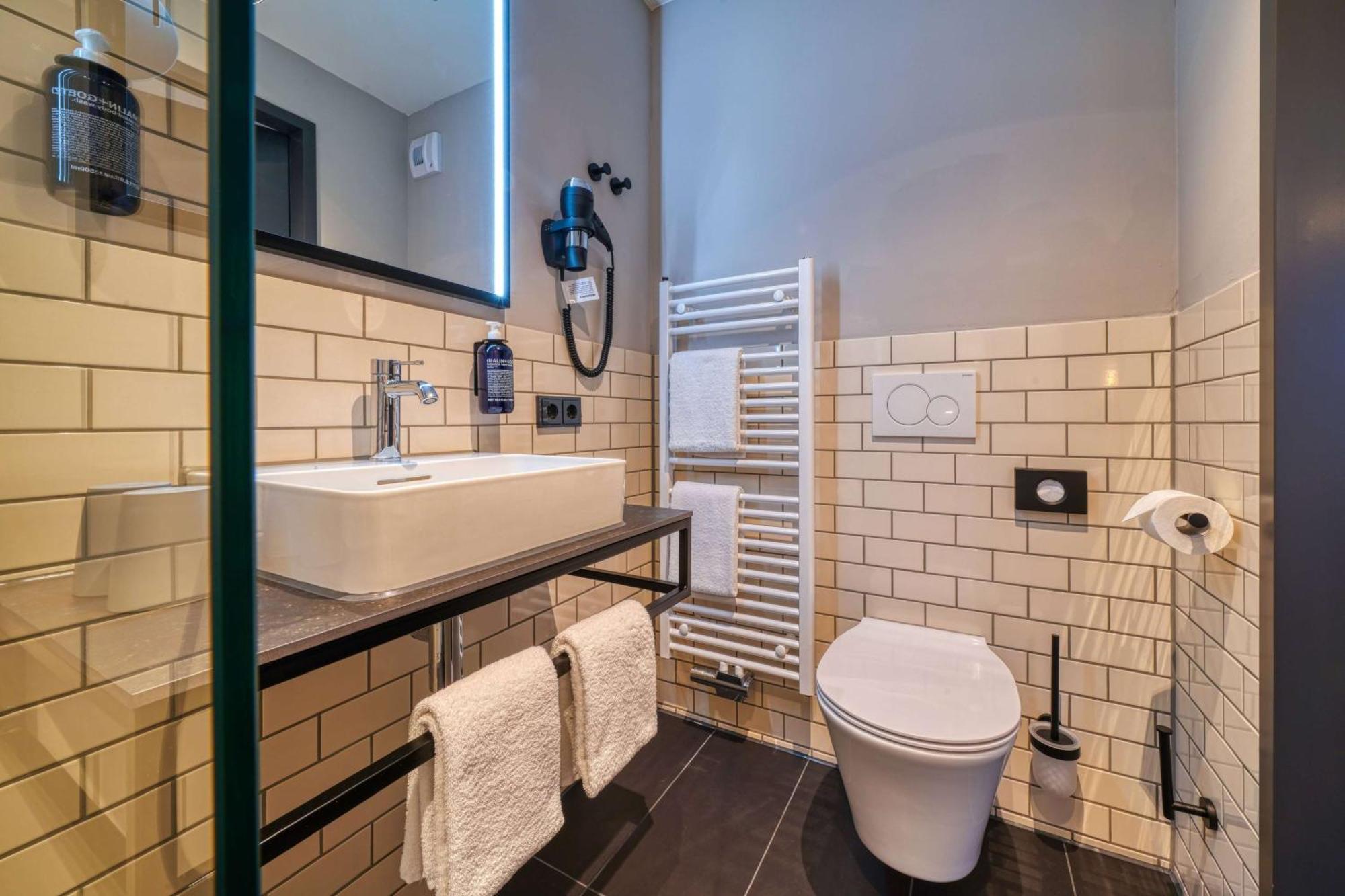 NYCE Hotel Ulm Buitenkant foto