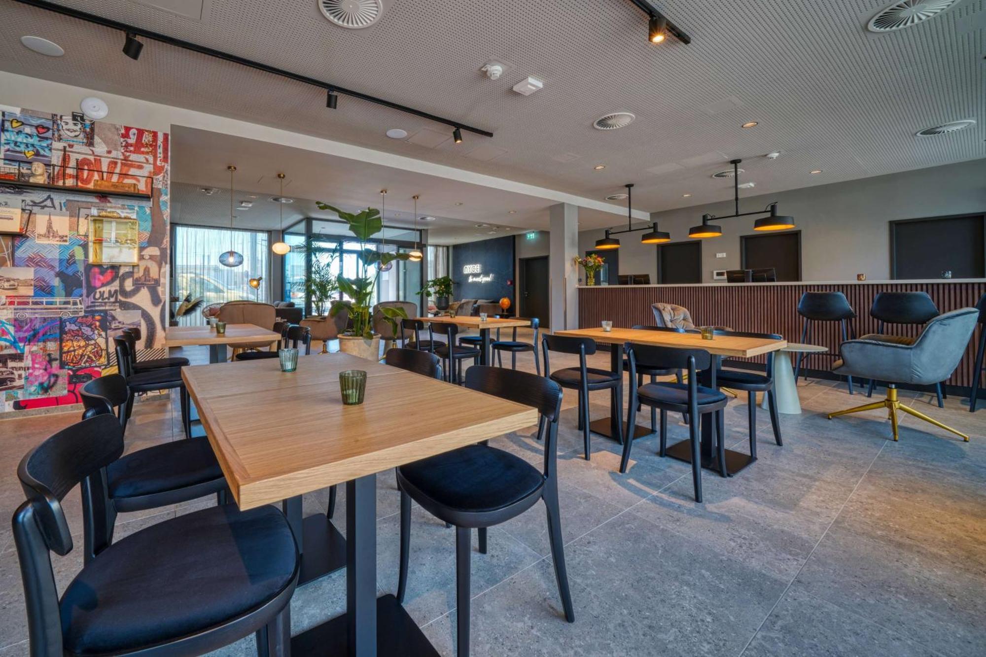 NYCE Hotel Ulm Buitenkant foto